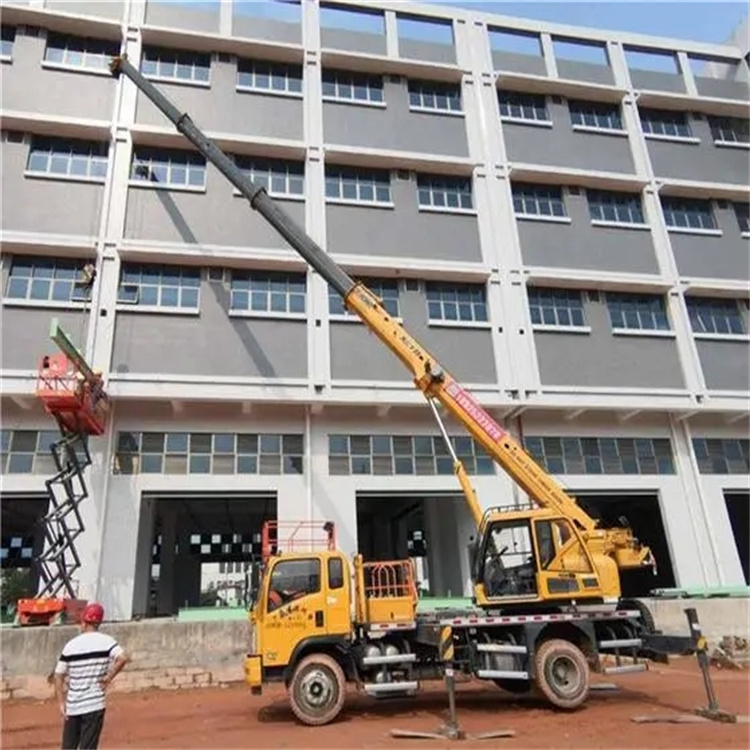 西区高楼层玻璃吊装